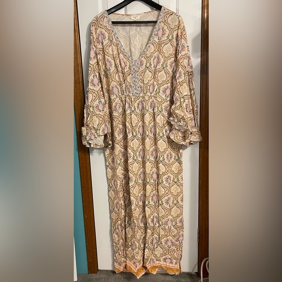 Woman’s dress - Picture 2 of 9